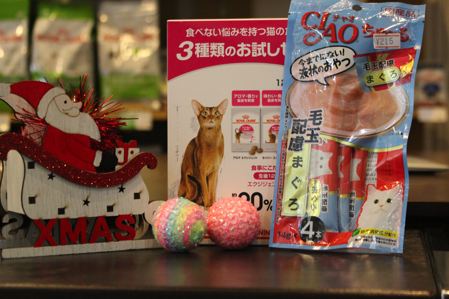 マルワン白楽店限定「クリスマスギフト白楽エディション」！ - ￼【ギフト商品】９割以上の猫ちゃんがどれかを食べる！？プレゼントにも最適なキャットフード！：白楽店発