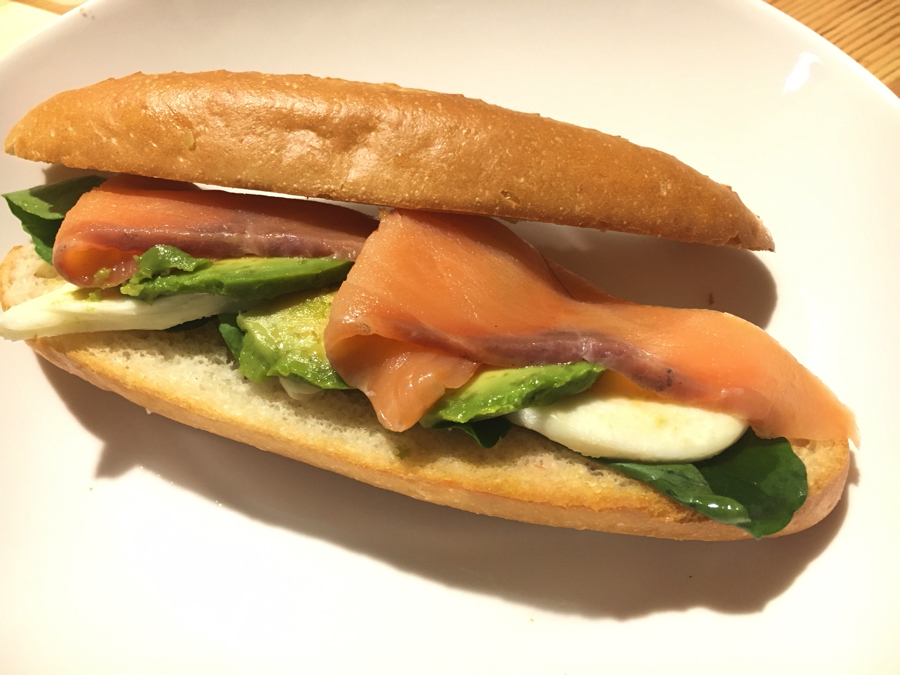 パニーニランキング3位　スモークサーモンとアボカドモッツアレラ | 【ドッグカフェ】絶品！amatoの人気メニューランキング！：amato VOL.2