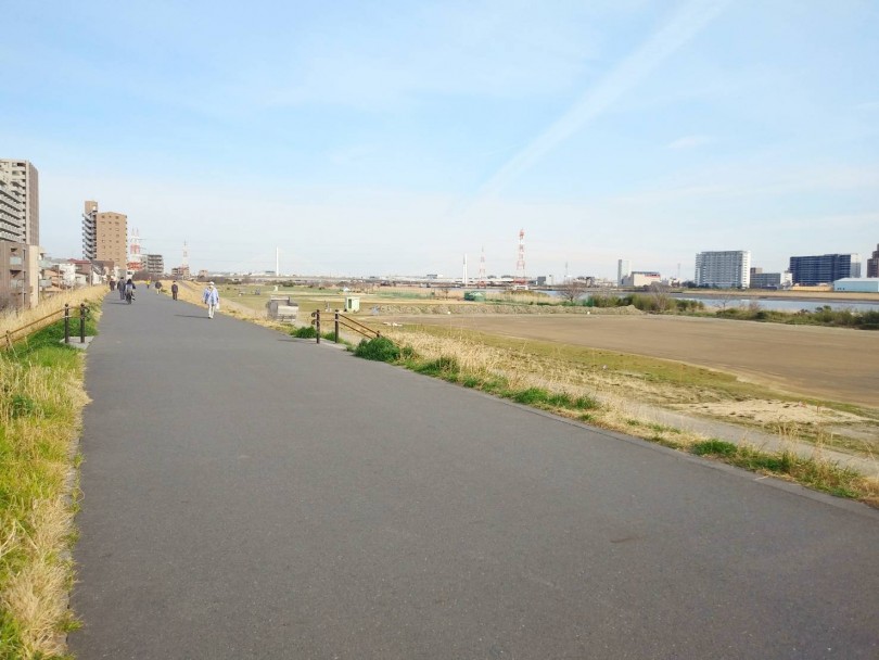 多摩川河川敷は景色がとても良く爽快です！ | 多摩川河川敷 オススメお散歩コース - 本羽田店